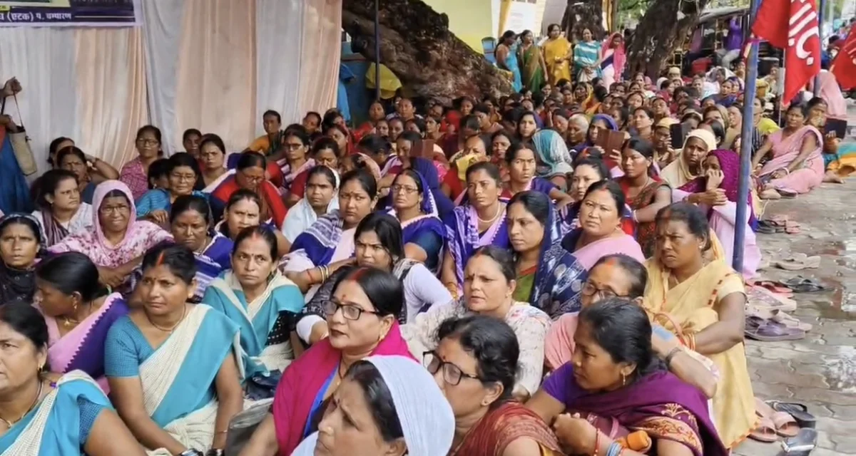 आशा कार्यकर्ताओं को मानसिक रूप से प्रताड़ित करना बंद किया जाए और